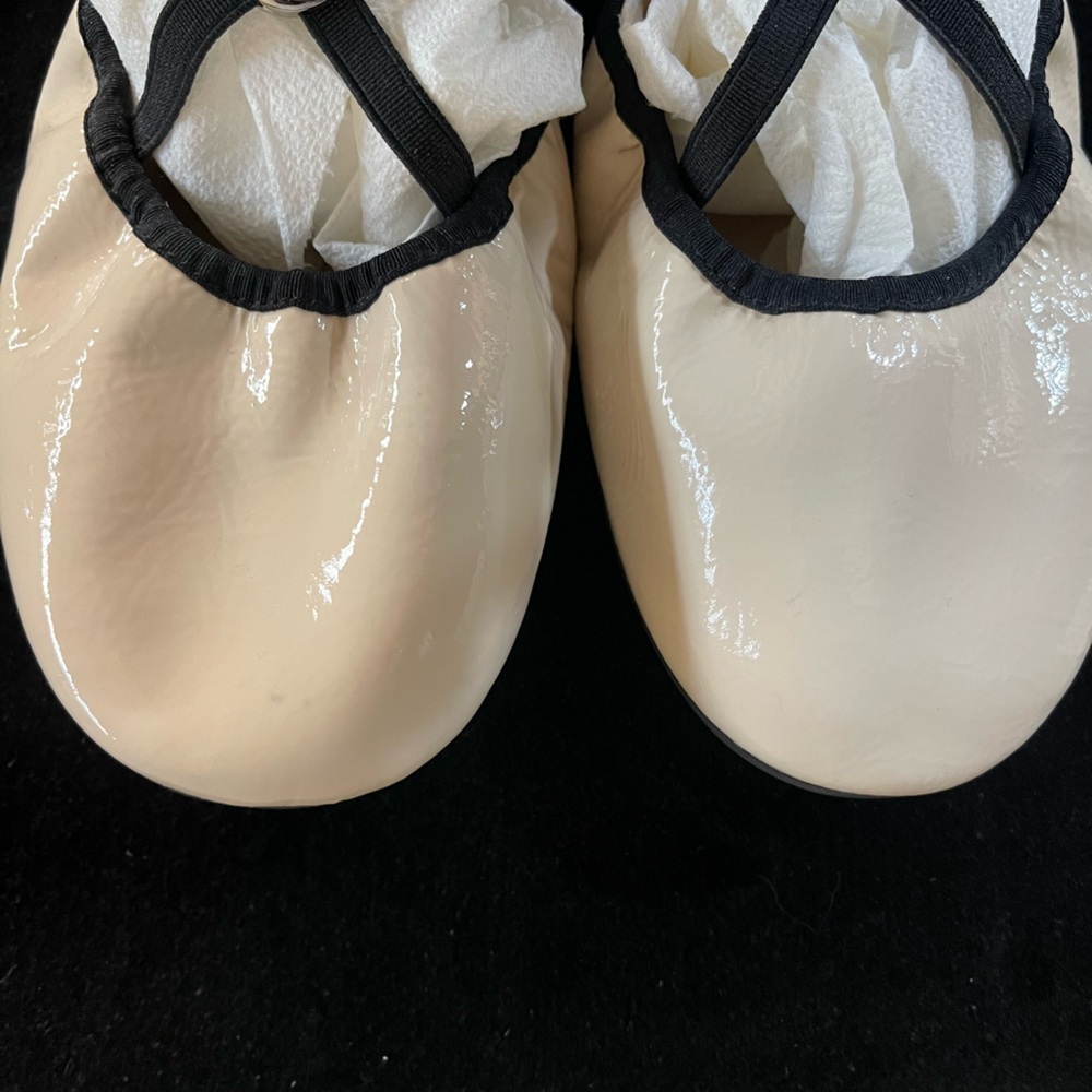 Tory Burch soft scrunch Cream Patent Flats with Black trim crisscross straps - Picture 8 of 11
